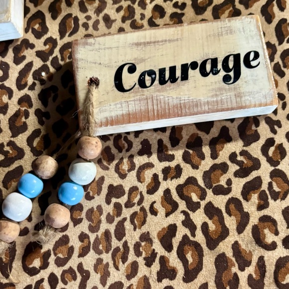 NWT….Brown and Blue Courage Decor Accent shelf sitter - Picture 1 of 2